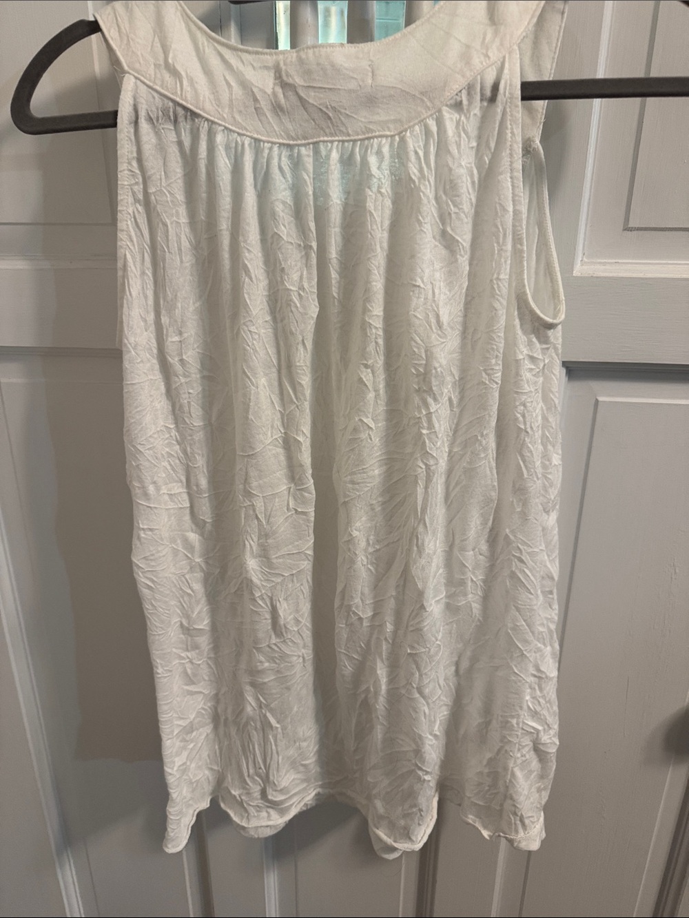 ⭐️French Laundry White Studded Sleeveless Crinkle Tank⭐️3/$25 - Picture 4 of 4